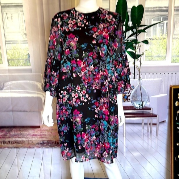 NM Neiman Marcus Floral Tiered Pleated Sleeves Dress. P650/A2103 - Picture 1 of 5